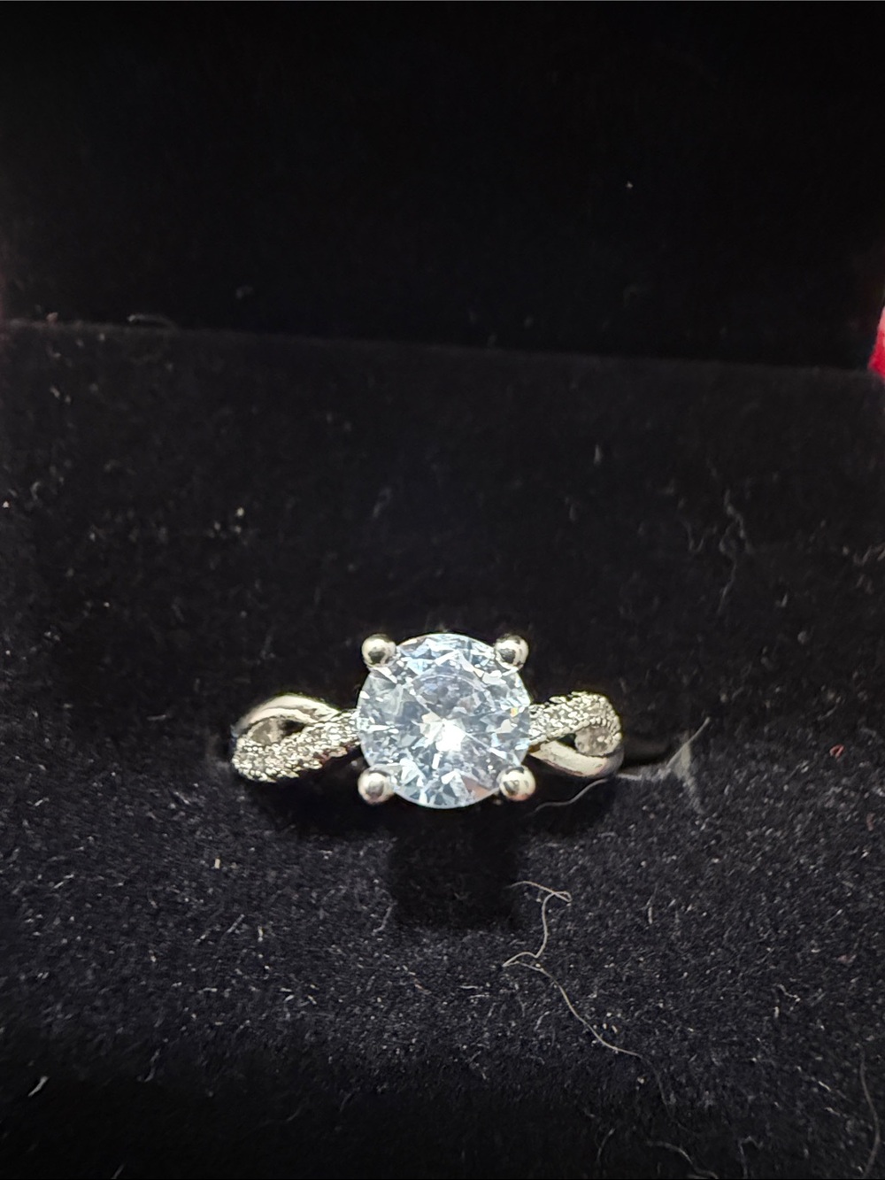 Moissanite 1 carat Twisted Band Solitaire Ring